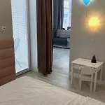 Towarowa Apartment *